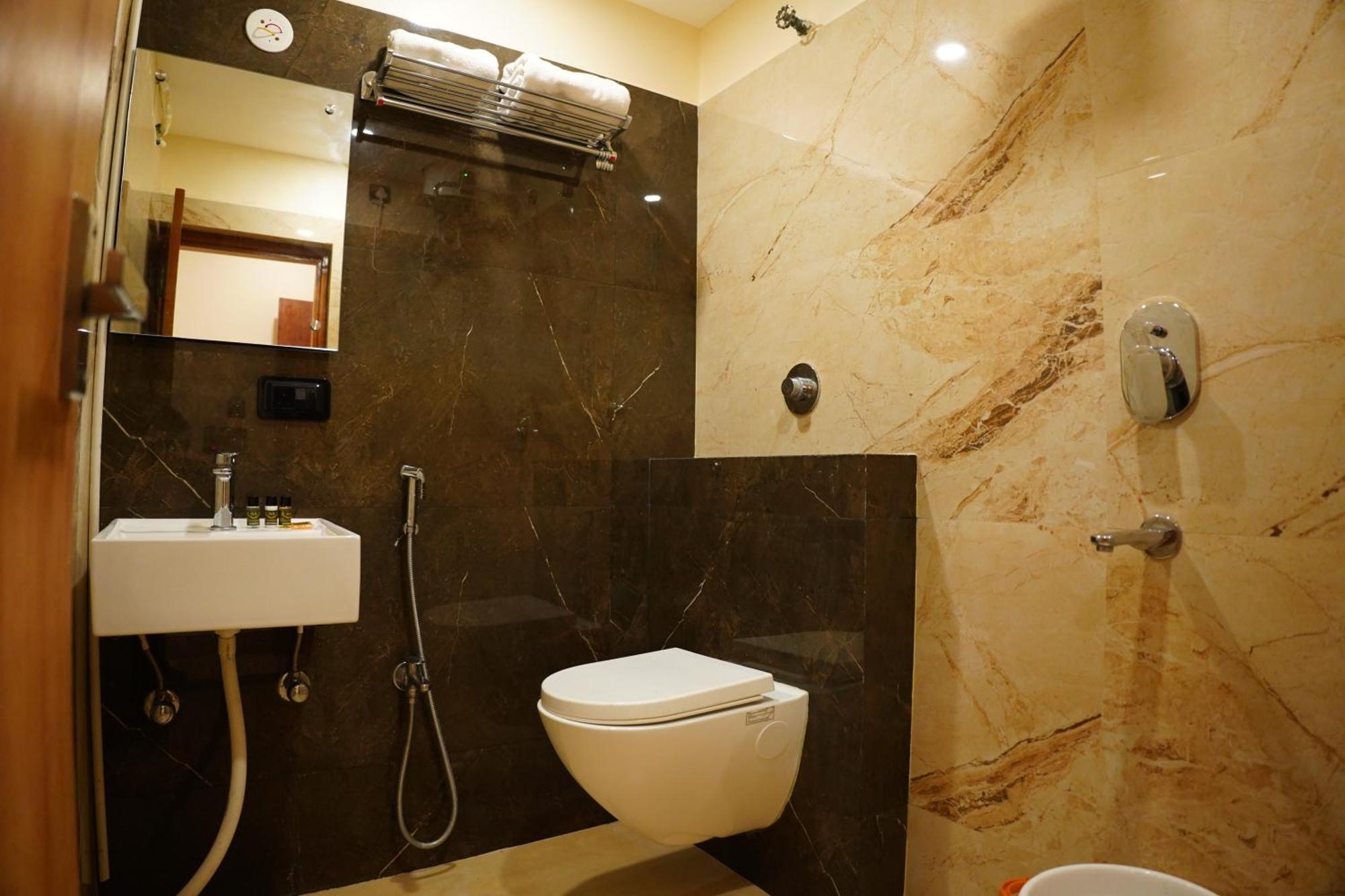 The Marutinandan Grand Hotel Deoghar Exterior foto